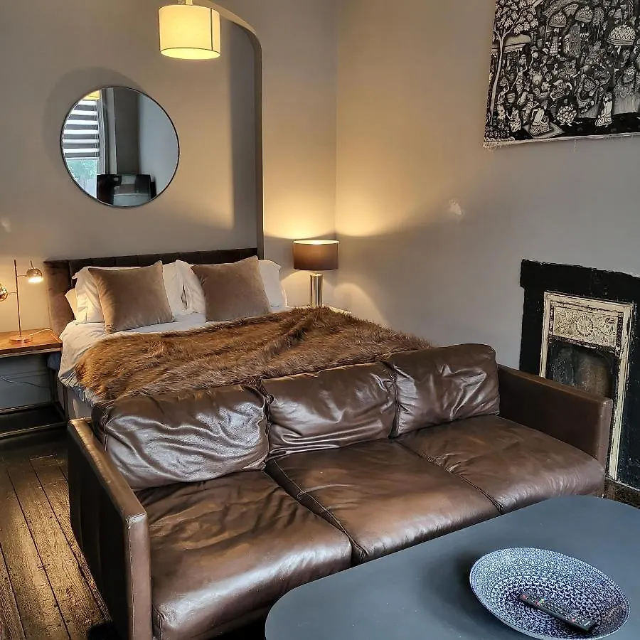 10 Large Elegant Studio - Prime Location - Comfortable - Private Brighton 0*,  Reino Unido